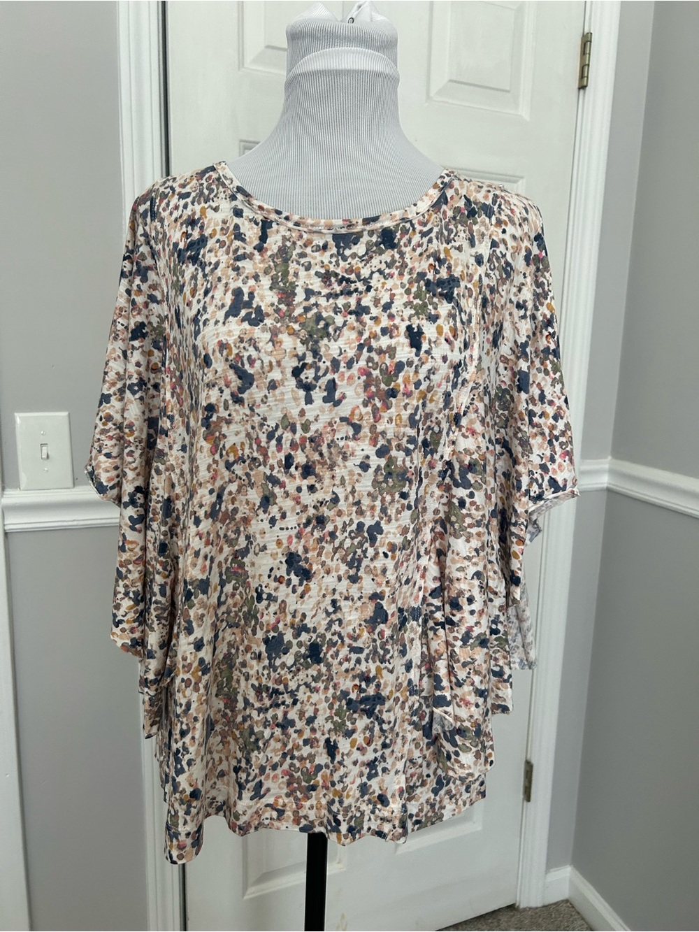 Women's Relaxed Dot-Print Scoop Neck Top in Multi-Color